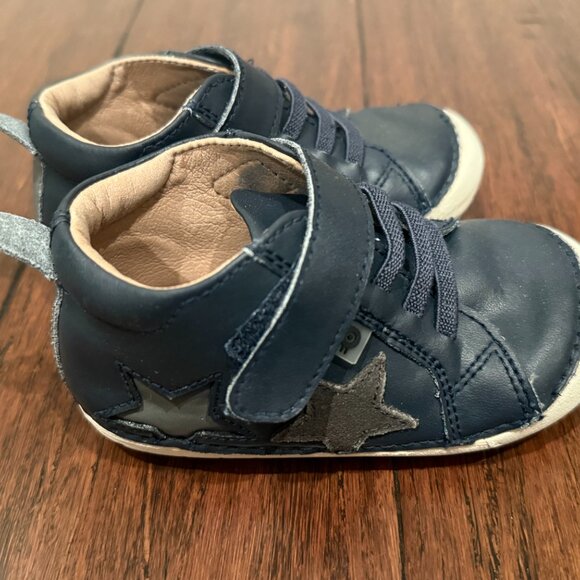 Size 6 Toddler Shoes - Picture 4 of 7